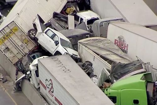 تصادف زنجیره ای خودروها در بزرگراهی در ایالت تگزاس آمریکا منجر به مرگ 6 نفر شد./ آسوشیتدپرس