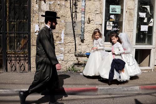 محله یهودیان ارتدوکس در شهر قدس در آستانه عید 