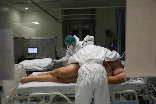 بخش مراقبت های ویژه محل بستری بیماران کرونایی در بیمارستانی در شهر لیسبون پرتغال/ رویترز