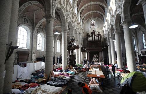 استقرار پناهجویان غیرقانونی در کلیسایی در شهر بروکسل بلژیک/ رویترز