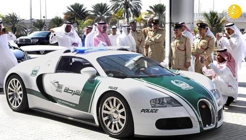 بوگاتی ویرون سریعترین خودروی جهان که یکی از گرانترین خودروهای پلیس دبی است