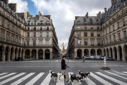 اعمال محدودیت های جدید کرونایی در شهر پاریس/ EPA