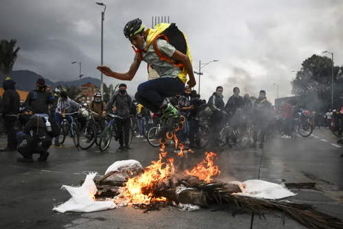 اعتراضات ضددولتی در شهر بوگوتا کلمبیا/ آسوشیتدپرس