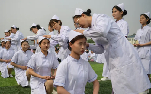 مراسم فارغ التحصیلی دانشجویان پرستاری در شهر جینان چین/ گتی ایمجز