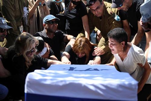 تابوت یک سرباز اسراییلی کشته شده در شهر ایلات/ رویترز