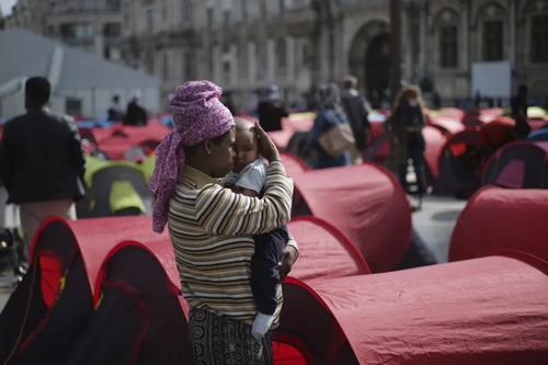 اردوگاه پناهجویان در شهر پاریس فرانسه/ آسوشیتدپرس