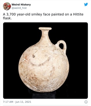 صورت خندان 3,700 ساله که روی یک کوزه هیتی ها نقاشی شده است. 