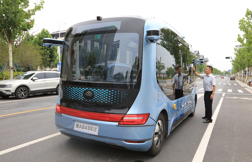 فناوری خودران وارد سیستم حمل و نقل عمومی چین می شود (+عکس)