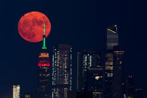 قرص کامل ماه در شهر نیویورک آمریکا/ رویترز