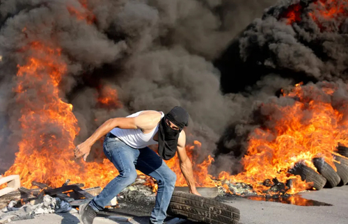 تظاهرات ضداسراییلی جوانان فلسطینی در کرانه باختری/ خبرگزاری فرانسه