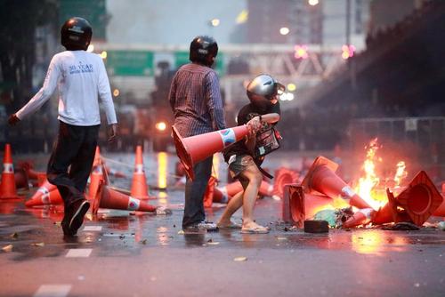 اعتراضات علیه سوء مدیریت حکومت در مهار همه گیری ویروس کرونا در شهر بانکوک تایلند/ رویترز و نورفوتو