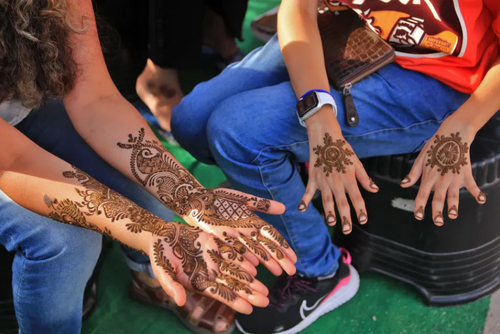 حنابندی دست ها در جشنواره 
