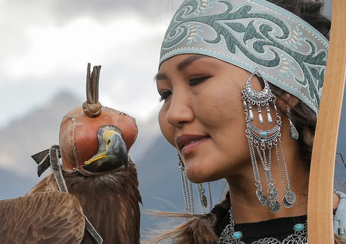 مسابقه پرندگان شکاری در قرقیزستان/ EPA