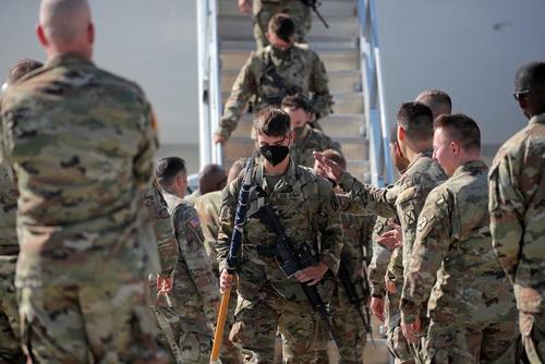 بازگشت واحدهای نظامی آمریکا از ماموریت افغانستان به پایگاهی نظامی در ایالت نیویورک آمریکا/ رویترز