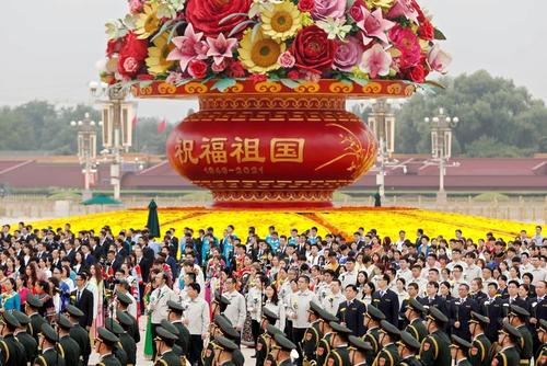برگزاری جشن روز ملی چین در میدان 