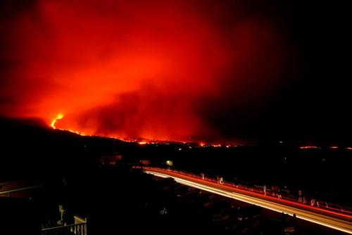فعالیت آتشفشان در جزیره لاپالما در اسپانیا/ رویترز و گتی ایمجز