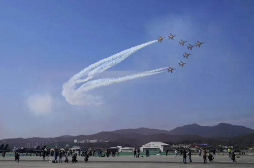 نمایش نیروی هوایی کره جنوبی در حاشیه نمایشگاه صنایع هوافضا و دفاعی کره جنوبی/ آسوشیتدپرس