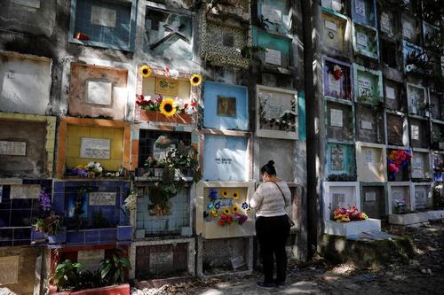 آیین های روز مردگان در السالوادور و بولیوی و شهر لس آنجلس آمریکا/ رویترز و گتی ایمجز