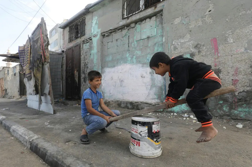 الا کلنگ بازی کودکان در غزه/ رویترز