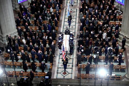 مراسم تشییع جنازه کالین پاول در کلیسای جامع واشنگتن دی سی/ عکس: رویترز