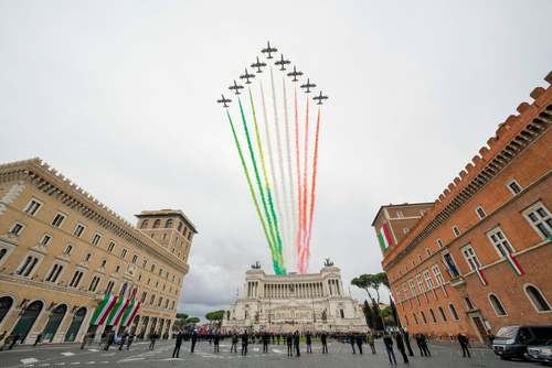 نمایش هوایی به مناسبت روز نیروهای مسلح ایتالیا در شهر روم/ آسوشیتدپرس