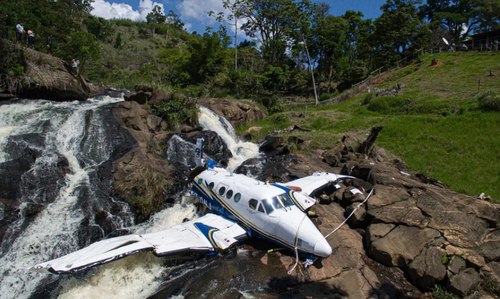 کشته شدن 4 سرنشین هواپیمای اختصاصی در اثر سانحه هوایی در برزیل. یکی از آنها 