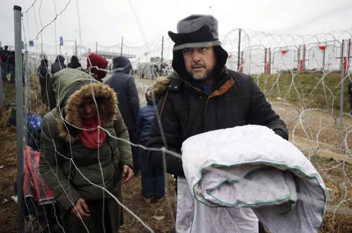 پناهجویان عازم اروپا در سرمای مرز بلاروس و لهستان/ خبرگزاری فرانسه