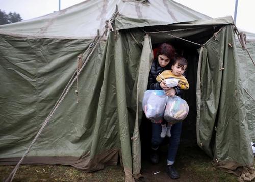 پناهجویان سرگردان در سرمای مرز بلاروس و لهستان/ رویترز