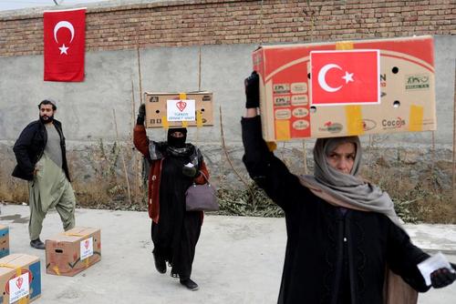 توزیع کمک های اهدایی ترکیه به مردم افغانستان در شهر کابل/ رویترز