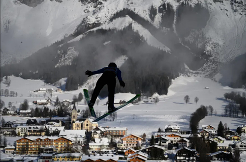 مسابقات جهانی اسکی پرش زنان در اتریش/ EPA