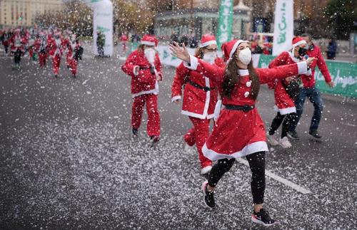 مسابقه دو سالانه بابانوئل ها در شهر مادرید اسپانیا/ رویترز