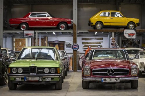 نمایشگاه مجموعه 73 خودروی کلاسیک متعلق به 