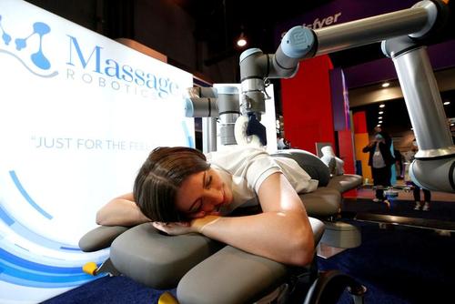 روبات های ماساژور و آموزشی در نمایشگاه لوازم الکترونیک 2022 در شهر لاس وگاس آمریکا/ رویترز