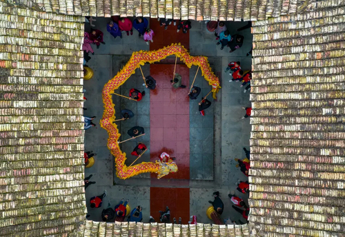 اجرای نمایش سنتی رقص اژدها به مناسبت سال نو چینی (سال ببر) در چین/ گتی ایمجز