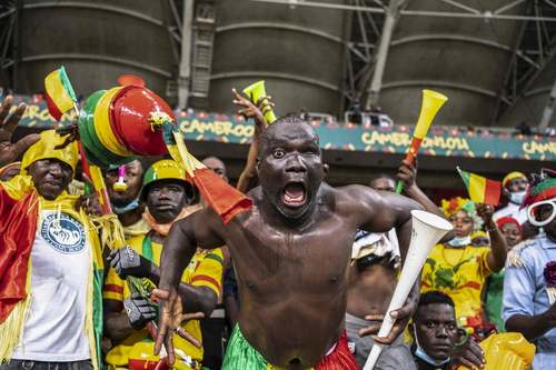 تماشاچیان پرشر و شور مسابقات فوتبال جام ملت های آفریقا/ خبرگزاری فرانسه