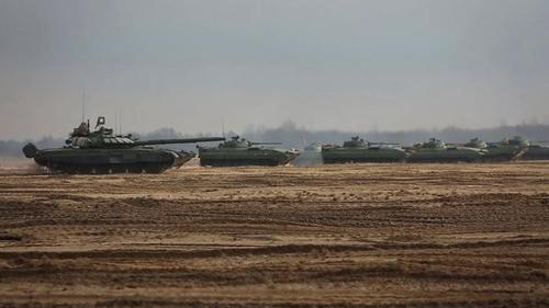 استقرار تانک های روسی در مرز بلاروس و اوکراین برای برگزاری رزمایش مشترک/ رویترز