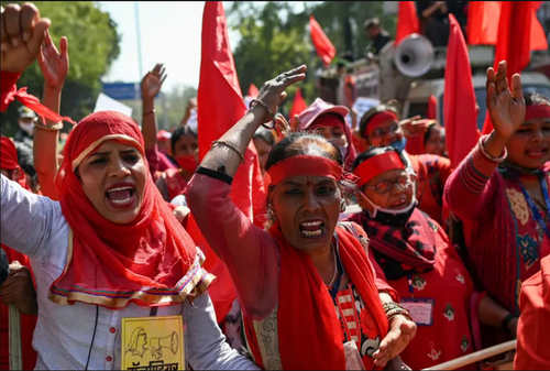 تظاهرات برای بهبود شرایط کاری زنان در شهر دهلی هند/ خبرگزاری فرانسه