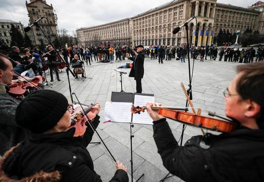نوازندگان ارکستر سمفونیک شهر کی یف اوکراین به رهبری 