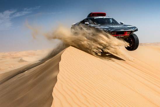 مسابقات رالی اتومبیلرانی در صحرای ابوظبی/ خبرگزاری فرانسه
