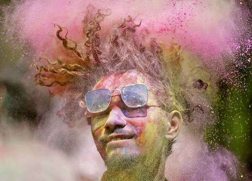 جشنواره پودر رنگ در شهر احمدآباد هند/ رویترز 