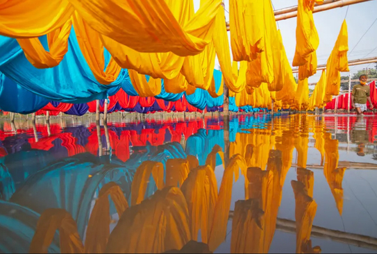 کارگاه رنگ آمیزی پارچه در بنگلادش/ زوما
