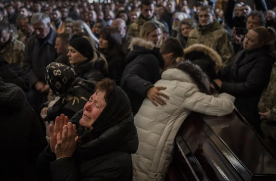 مراسم تشییع 4 سرباز اوکراینی کشته شده در جنگ در شهر 