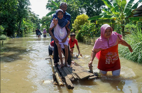 امدادرسانی به سیلزدگان در اندونزی/ شینهوا