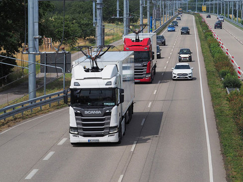 بزرگراهی برقی در آلمان که برای کاهش آلودگی ناشی کامیون های دیزلی ساخته شده است. 