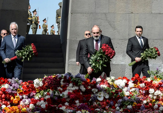 مقامات ارمنستان در مراسم صدوهفتمین سالگرد نسل کشی ارامنه از سوی عثمانی ها / ایروان/ خبرگزاری فرانسه