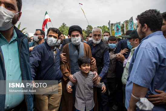 resized 1377215 350 - تصاویر حضور فرزند رهبری در راهپیمایی روز قدس