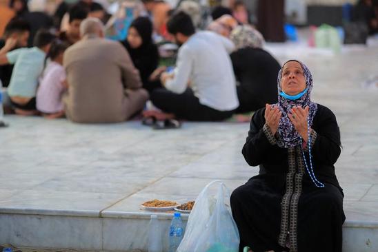 افطاری در آخرین روزهای ماه مبارک رمضان/ بغداد/ رویترز