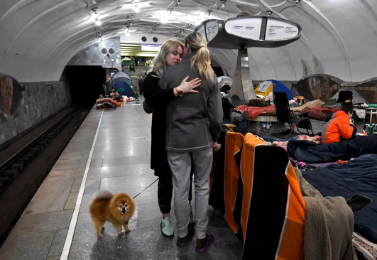 استقرار شهروندان اوکراینی در مترو شهر 