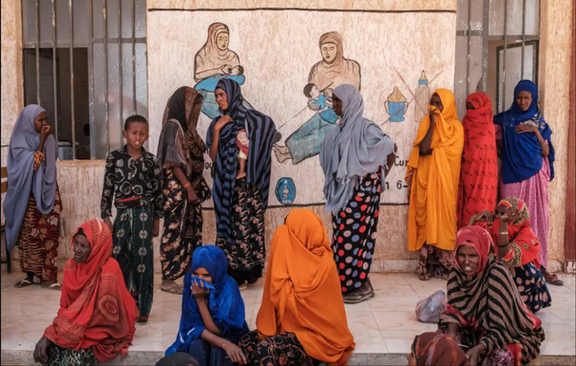 صف دریافت غذا از نهادهای امدادرسان بین المللی در اتیوپی/ خبرگزاری فرانسه