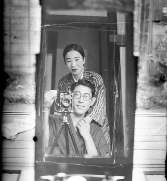 این پرتره آینه ای حدود 100 سال پیش در ژاپن گرفته شده است. 